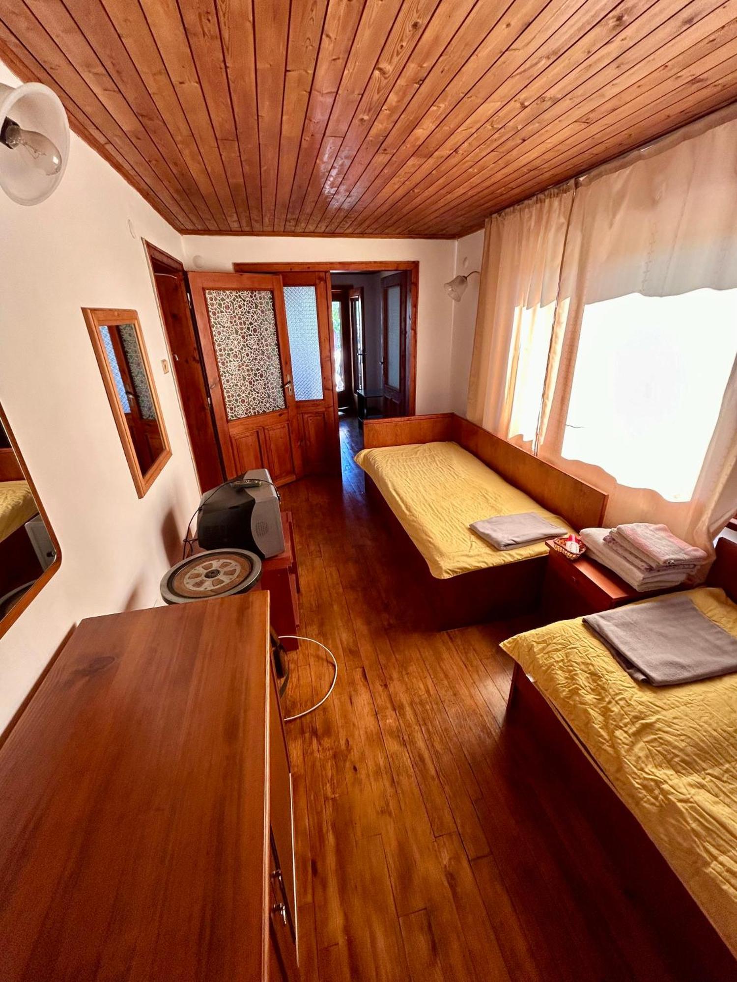 Luylyana Guesthouse Ribarica Exterior foto